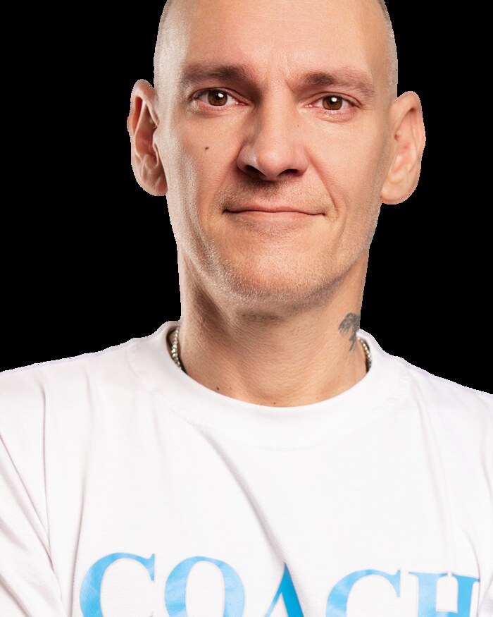 Trainer der Sukhothai Academy im Coach-Shirt